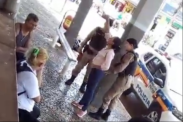 Camila volta a ser presa por perturbação de sossego no Mercado Municipal de Patos de Minas