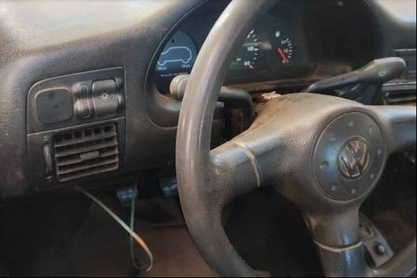 Jovem danifica veículo para furtar, mas é flagrado debaixo do carro em Patos de Minas