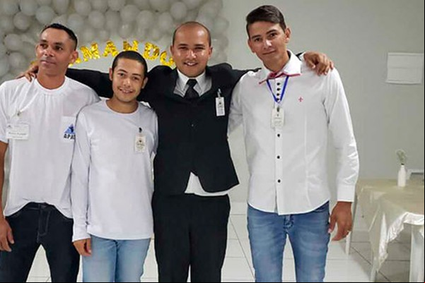 Com homenagens e discursos emocionantes, Apac forma os primeiros alunos do Ensino Médio