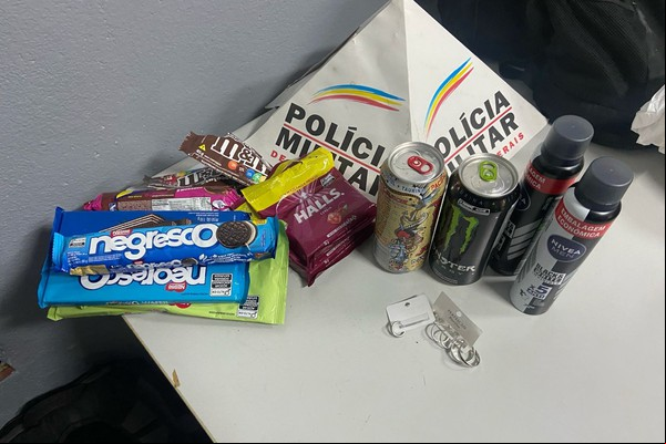 Adolescentes pegam produtos de três estabelecimentos e acabam apreendidos pela Polícia Militar