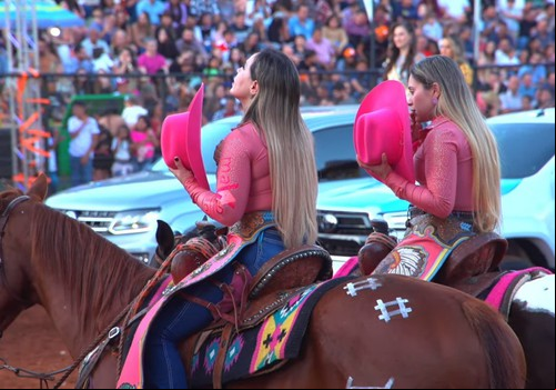 Abertura da Final do Rodeio mostra toda fé dos profissionais que garantirão as emoções da noite; veja ao vivo