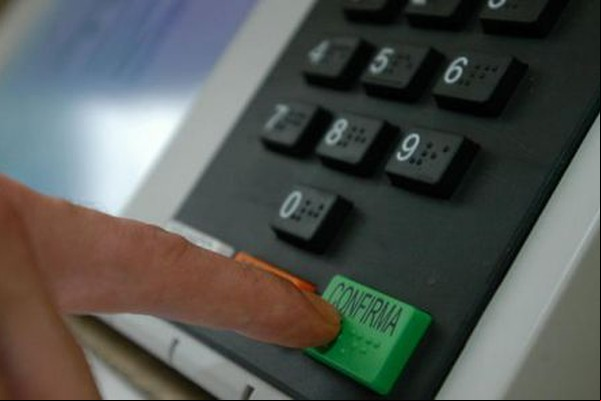 Mais de 1.180 eleitores em debito com a Justiça podem perder o título em Patos de Minas