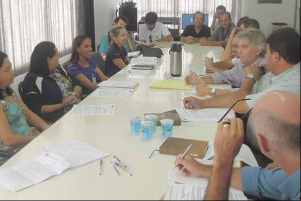 Câmara convoca assistentes sociais para avaliar projeto que cria o Cartão Família