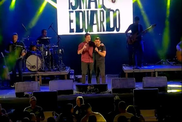 Ismael e Eduardo apresentam os maiores sucessos sertanejos da atualidade; ao vivo