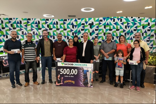 Credicopa e Patos Hoje entregam R$7.000,00 em prêmios, sorteados durante Fenapraça e Fenamilho 2024