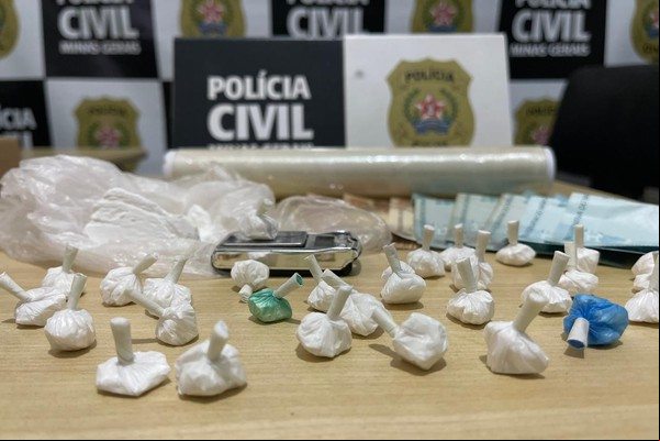 Operação da Polícia Civil mira grupo criminoso que controlava tráfico de drogas, no Alto da Serra