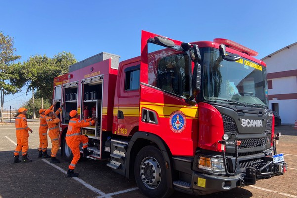 Novo caminhão de combate a incêndio e salvamento já está apto para uso do Corpo de Bombeiros