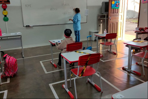 Decreto Municipal reduz distanciamento em salas de aula e aumenta ocupação nos ônibus coletivos