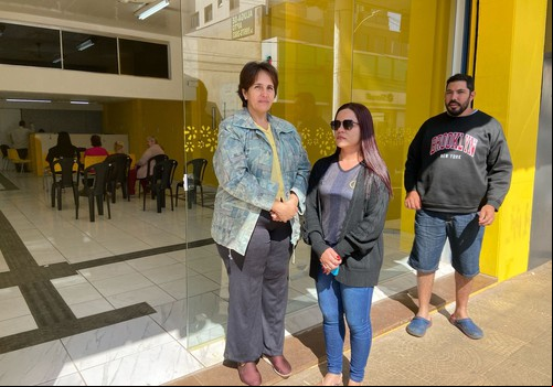 Beneficiários do INSS reclamam de demora de banco para entregar cartões em Patos de Minas