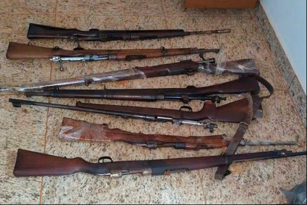 PM encontra 7 fuzis e pode apreender mais armas em Carmo do Paranaíba