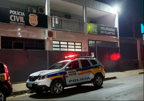 Idosa é surpreendida por assaltantes dentro de casa; ladrões levaram dinheiro e eletrônicos