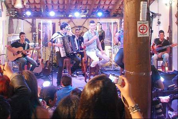 Marcelo e Alessandro gravam DVD com grande estrutura e participações especiais