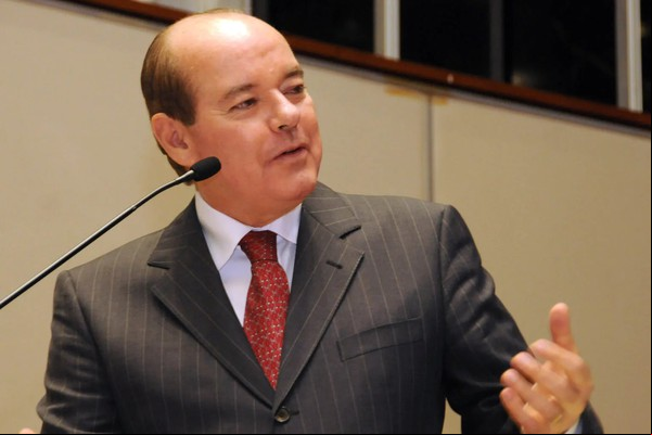 Ex-deputado Elmiro Nascimento é condenado a devolver salário de assessor na ALMG; cabe recurso