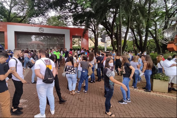 Primeiro dia de aplicação da prova do Enem tem movimentação intensa em Patos de Minas