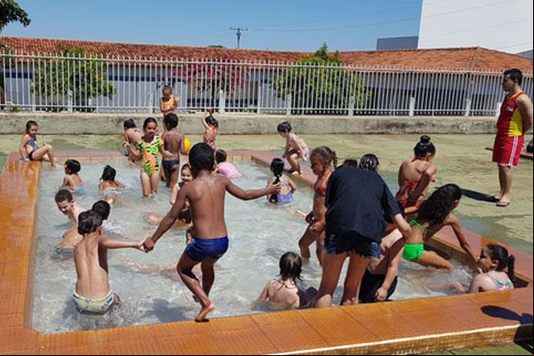 Fraternidade Feminina promove dia de festa no 15º BPM para crianças do Amparo Maternal