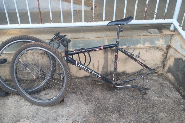 Aluno de academia denuncia furto de bicicleta e homem e mulher acabam presos
