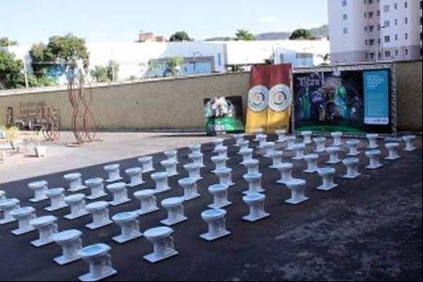 Copasa promove exposição com vasos sanitários para conscientizar a população