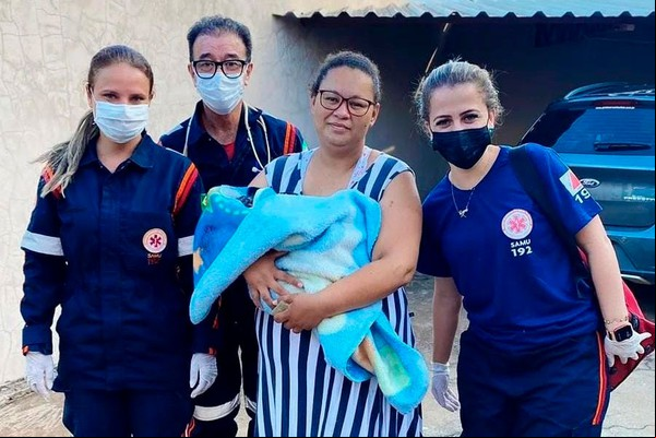 SAMU é acionado para atender mãe que teve parto domiciliar em Patos de Minas; mãe e filho am bem