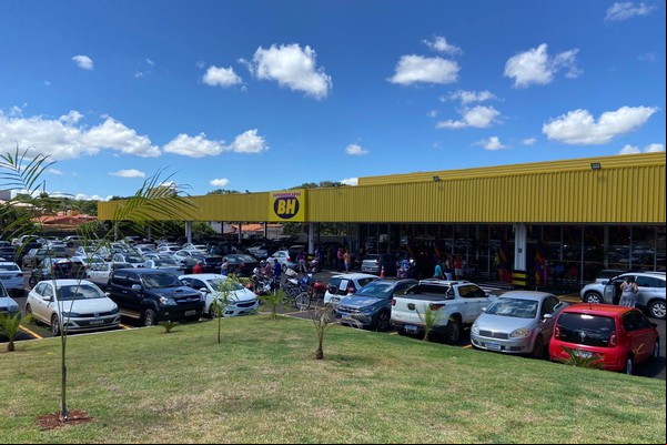 Pedrinho inaugura mais uma unidade dos Supermercados BH em Patos de Minas e fala sobre o Cruzeiro
