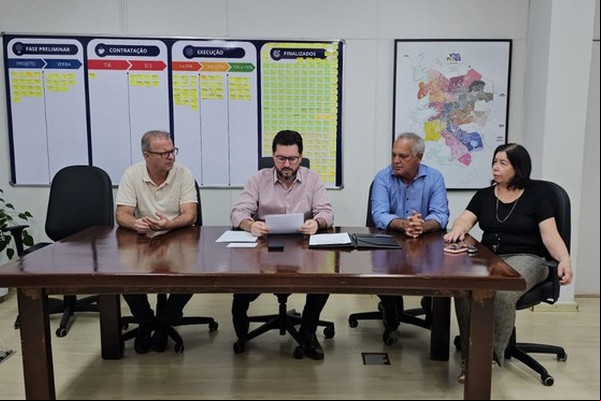 Falcão assina ordem de serviço para construir escola de tempo integral no Alto da Serra e outras obras