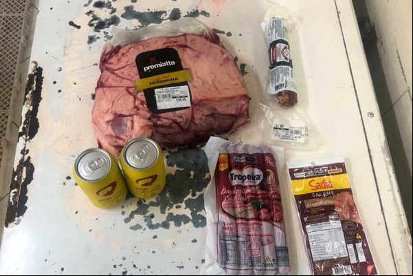 Homem com tornozeleira eletrônica furta em supermercado, ameaça gerente e acaba preso