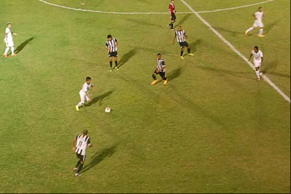 Mamoré vacila de novo no final do jogo e cede o empate em casa para o Democrata