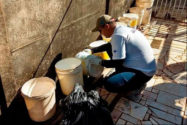 Prefeitura alerta população sobre a dengue e pede para não deixar água parada