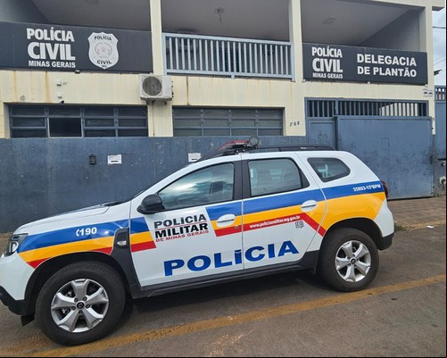 Filho agride a própria mãe com tapa e golpe de rodo porque ela estava fazendo barulho durante a limpeza da casa