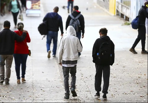 Frente fria deve derrubar temperaturas a partir desta terça-feira