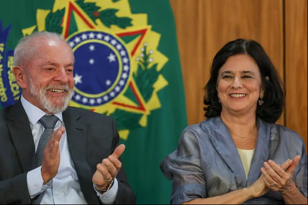 Governo anuncia vacina 100% nacional contra a dengue no SUS em 2026
