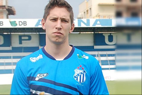 Com ex-goleiro entre os sobreviventes, URT se comove com tragédia da Chapecoense e decreta luto