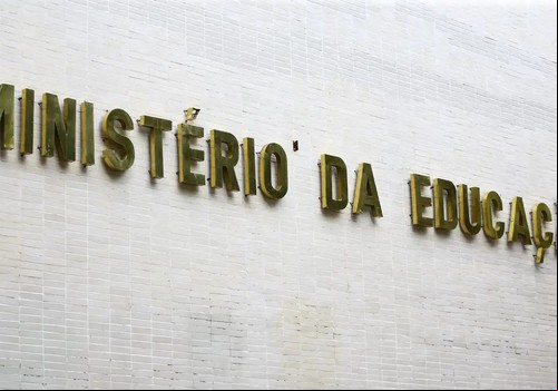 MEC libera acúmulo de benefícios para estudantes de graduação