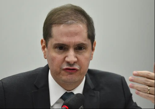 Ex-AGU confirma ao Supremo consulta de Bolsonaro para reverter urnas
