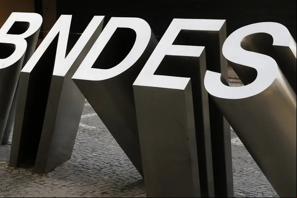 BNDES financiará complexo solar na Bahia para abastecer refinaria