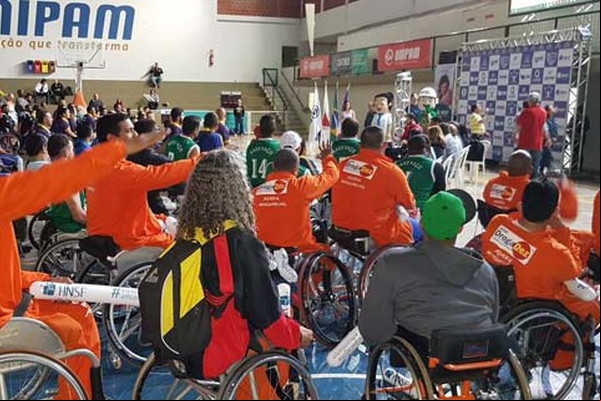 Abertura da 9ª Copa de Basquete em Cadeiras de Rodas tem juramento e desfile de delegações
