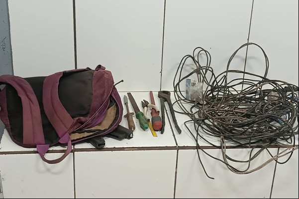 Dono de obra flagra furto de fiação e segura criminoso até a chegada da Polícia Militar