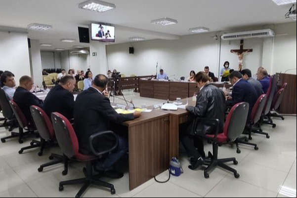 Justiça manda suspender exoneração de assessor que criticou trabalho na Câmara de Patos de Minas