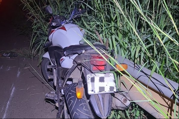 Adolescente que conduzia carro acaba na delegacia após bater na traseira de moto na BR 352; condutor de 41 anos ficou ferido
