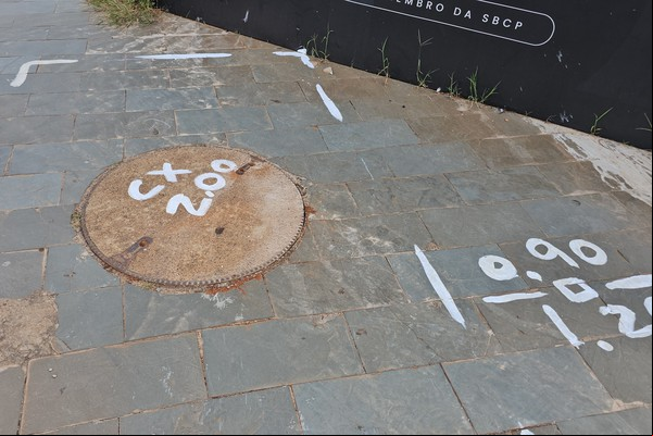 Marcações surgem pelo centro da cidade e intrigam moradores; saiba do que se trata