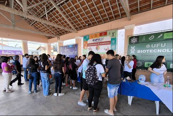 Reitor da UFU participa de mostra de cursos e diz que campus será inaugurado em julho