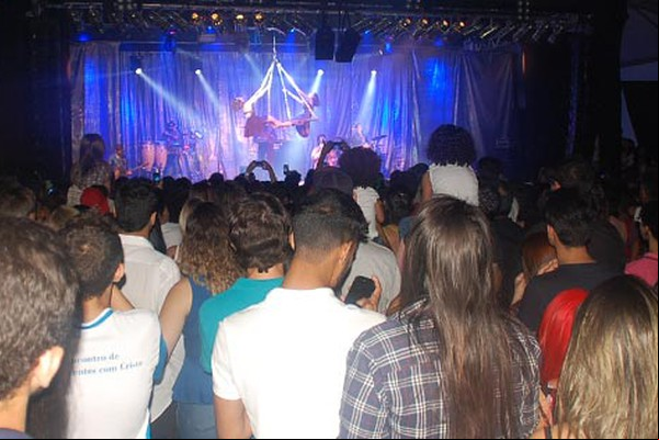 Teatro Mágico levanta grande público em noite de muita arte no Balaio de Cultura 2016